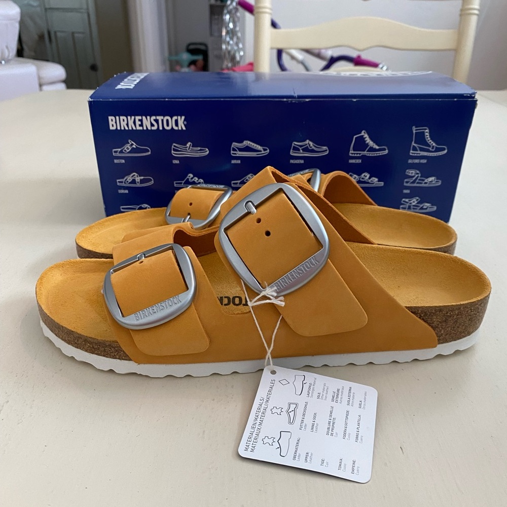 NWT! Womens Birkenstock Arizona Big Buckle sandals Apricot leather, nubuk. Sz 41